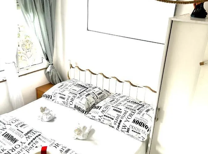 Marina Arka Noego Krzeszow (Kamienna Gora)